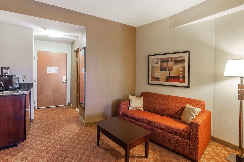 Comfort Suites Suffolk - Chesapeake מראה חיצוני תמונה